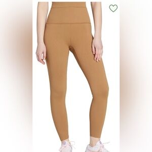 🚨 FINAL SALE 🚨 DSG Women's Momentum Seamless 7/8
Legging, Cadet Brown, Size L